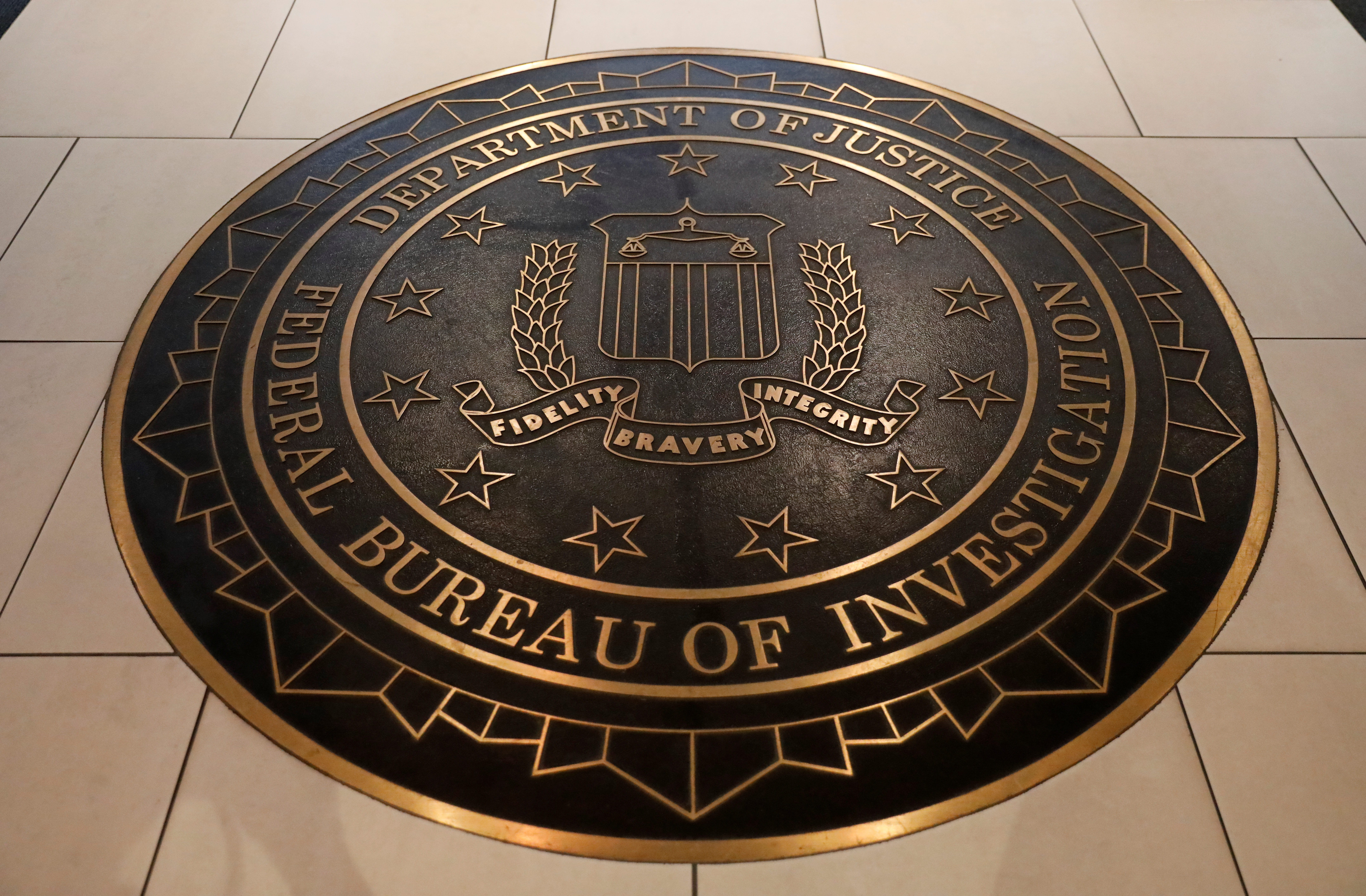 FBI Şefi, Casus Programının Yenilenmesi İçin Yeni Bir Adım Attı ve Sona Ererse 'Yıkıcı' Olacağını Söyledi